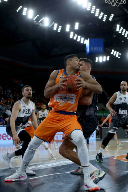 显得黯淡 显得黯淡