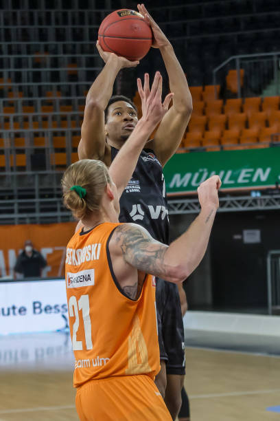 旅外经历成 旅外经历成