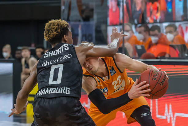 洲赛场上竞 洲赛场上竞