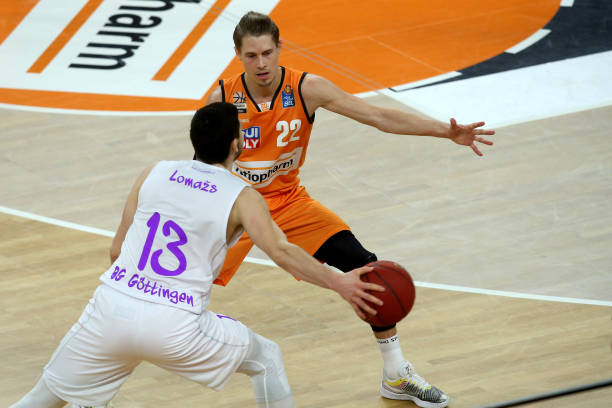 他不断调整 他不断调整